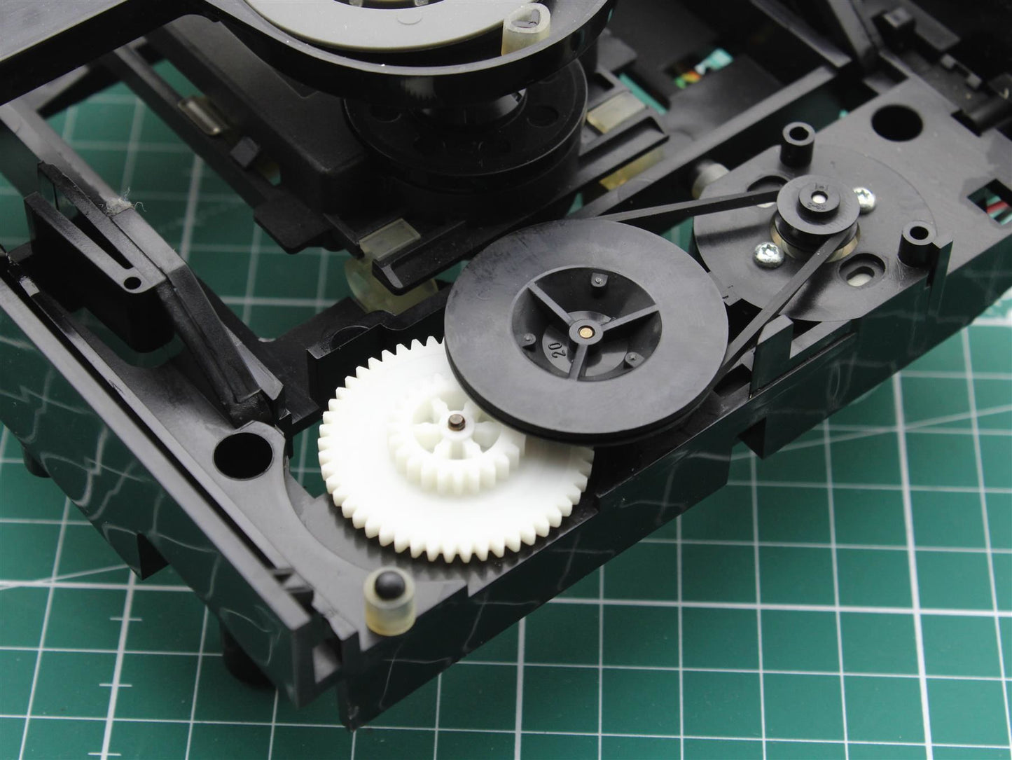 Kugghjul för öppning/stängning av CD-spelarens dörr –  Leema Acoustics ANTILA
